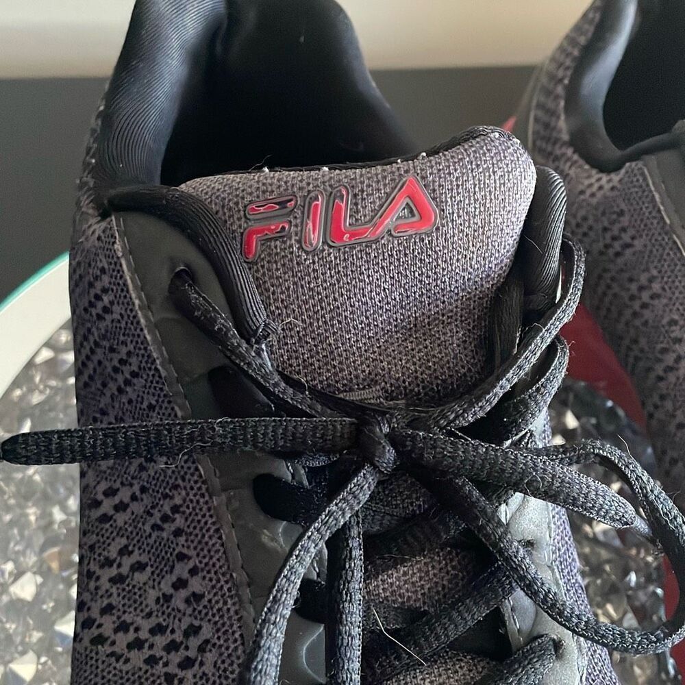 Men’s fila grey red mesh flexible running athletic sneakers flawed size 9.5 - Picture 5 of 14